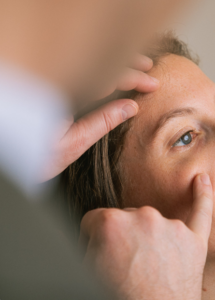 consultation pour une chirurgie du ptosis à lyon | Dr. Koppe