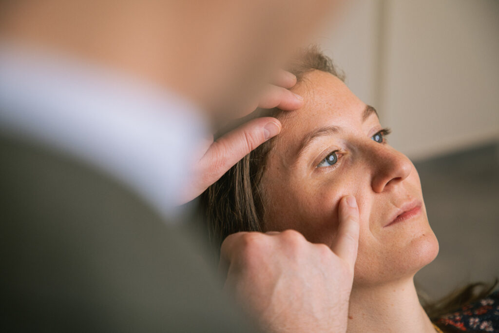 poches sous les yeux et peau fine au niveau des contours des yeux