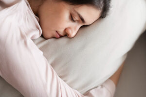 rides du sommeil position pour dormir peau marques causes solutions dr koppe kyon vienne