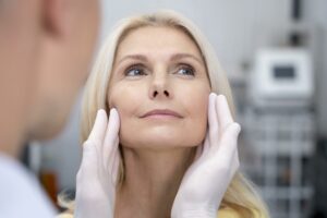 Les différents types de lifting du visage présentés par le Dr Koppe