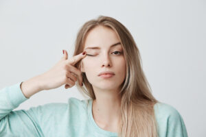 paupiere tombante asymetrique ptosis apres injections de botox toxine botulique dr koppe vienne lyon solutions